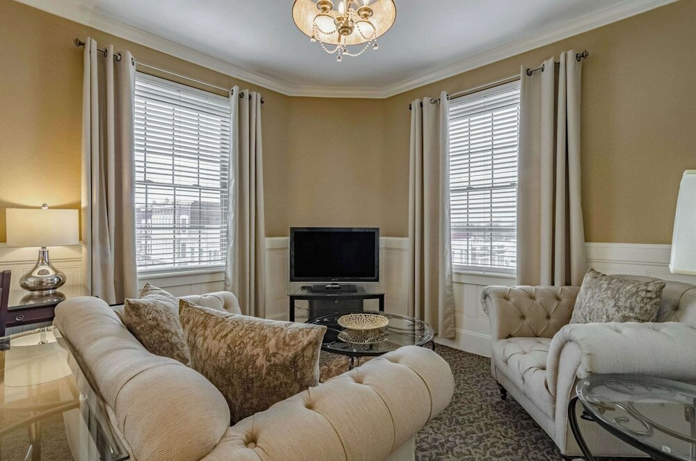 Фото Hotel Bothwell Sedalia Central District, Ascend Hotel Collection