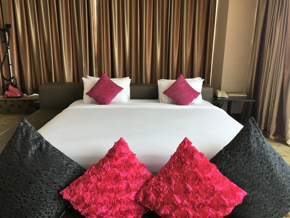 Фото Kinta Riverfront Hotel & Suites