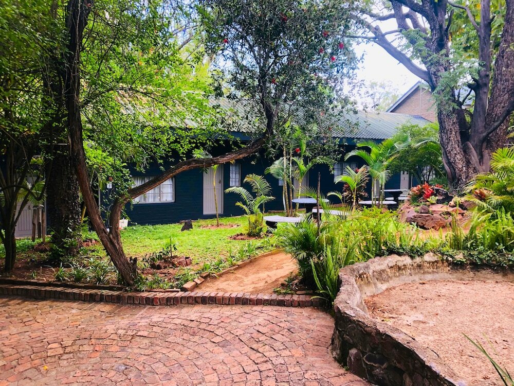 Фото Shangri-La Country Hotel