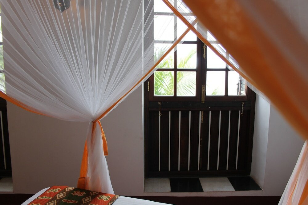 Фото Mizingani Seafront Hotel