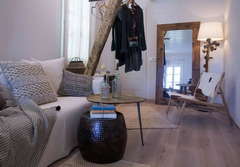 Фото Amymone Suites