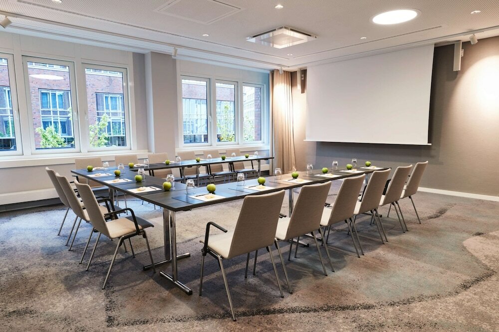 Фото Steigenberger Hotel Hamburg