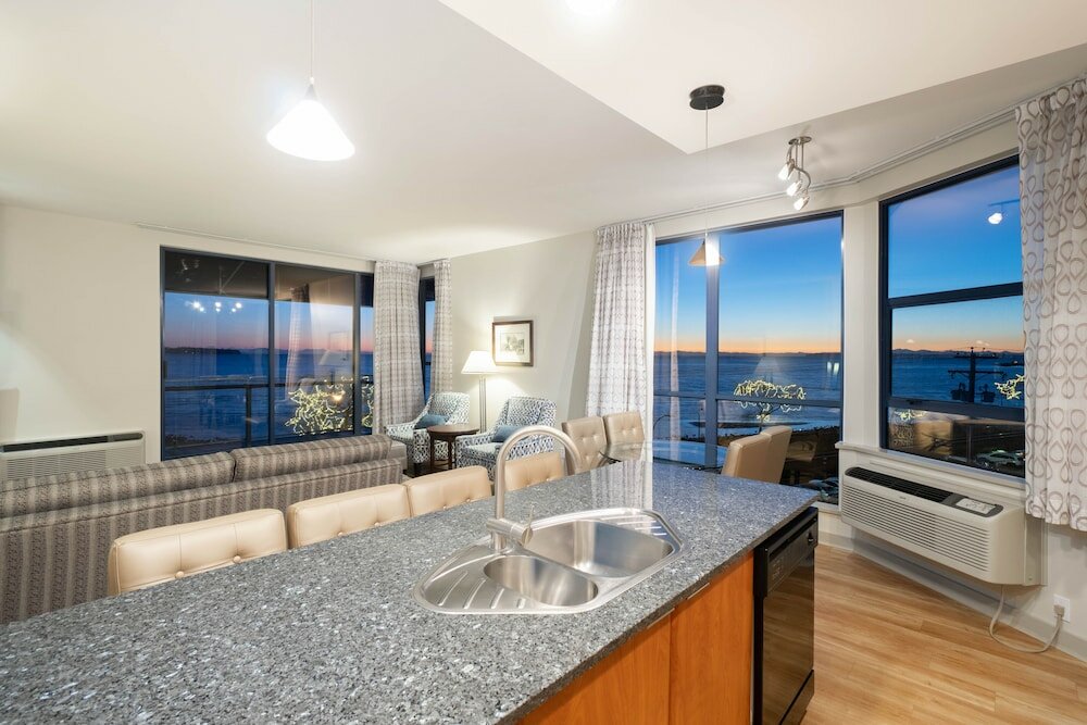 Фото Ocean Promenade Hotel