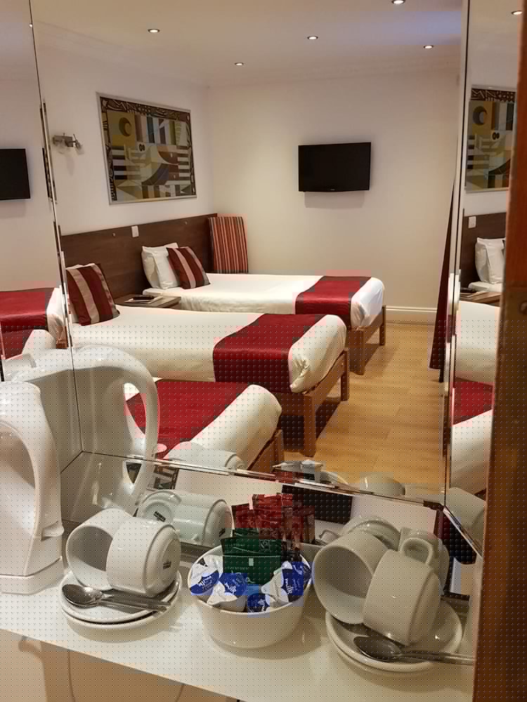 Фото Westpoint Hotel