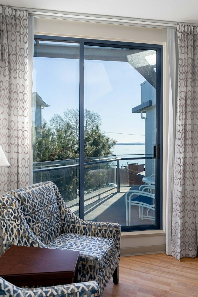 Фото Ocean Promenade Hotel