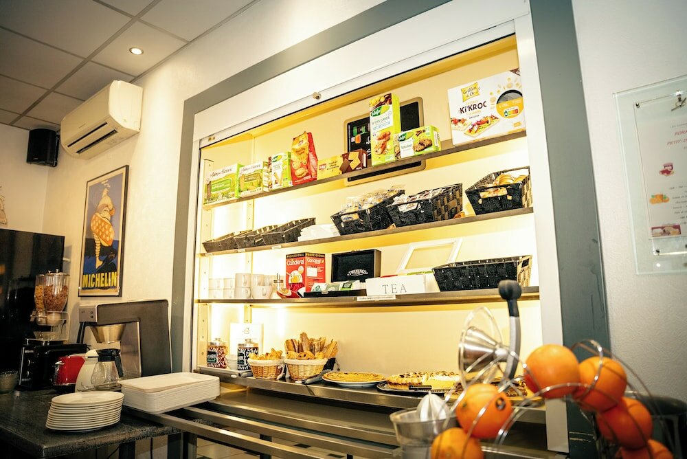 Фото Hôtel Les Commerçants