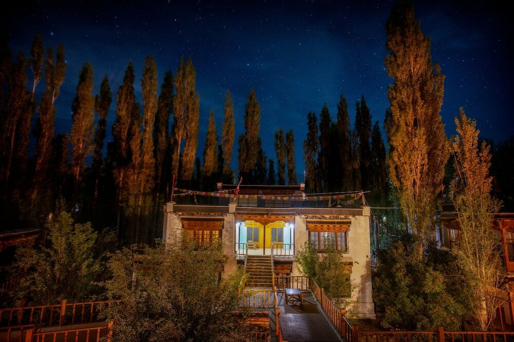 Фото Welcomheritage Lha - Ri - Sa Resort