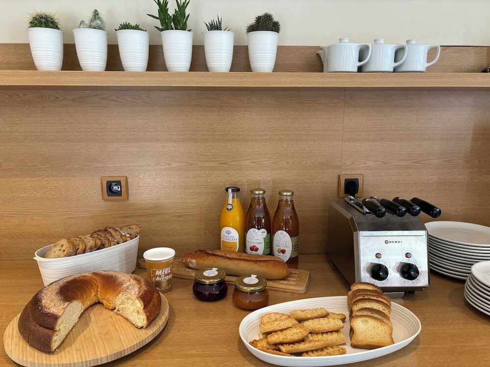 Фото Inter-Hotel De La Tour Maje