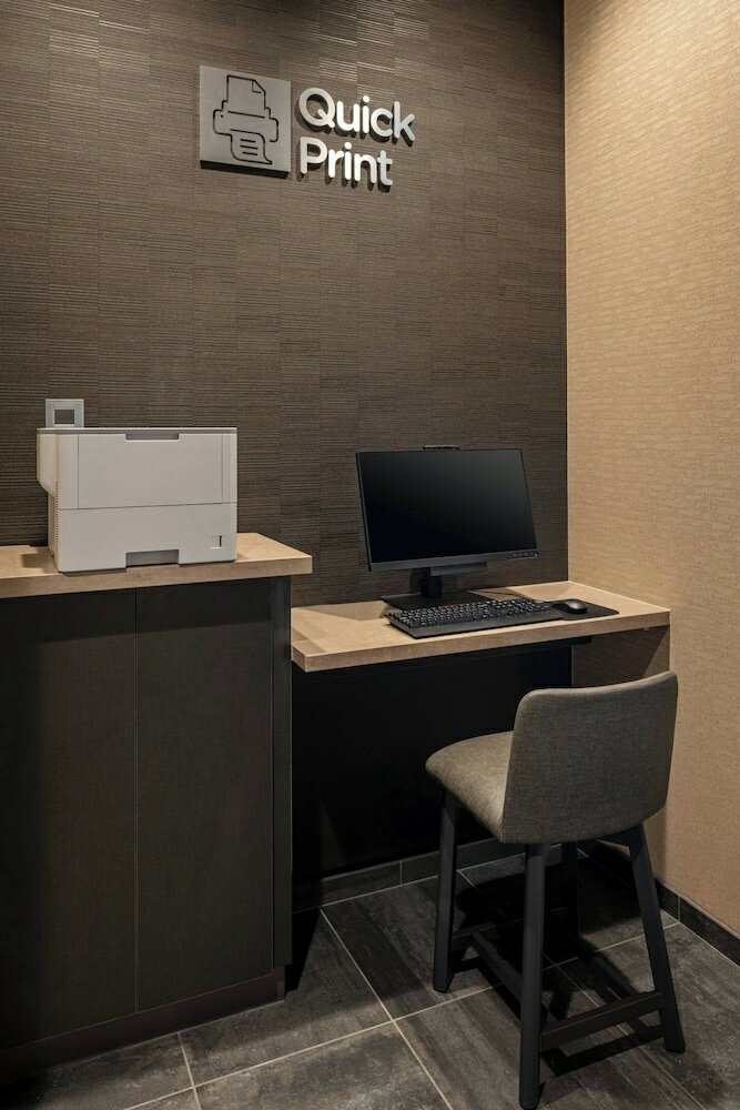 Фото Courtyard by Marriott Petaluma Sonoma County