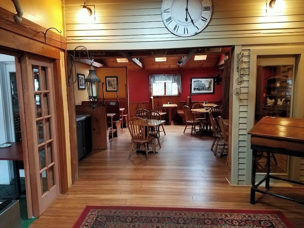 Фото Cedar Crest Inn