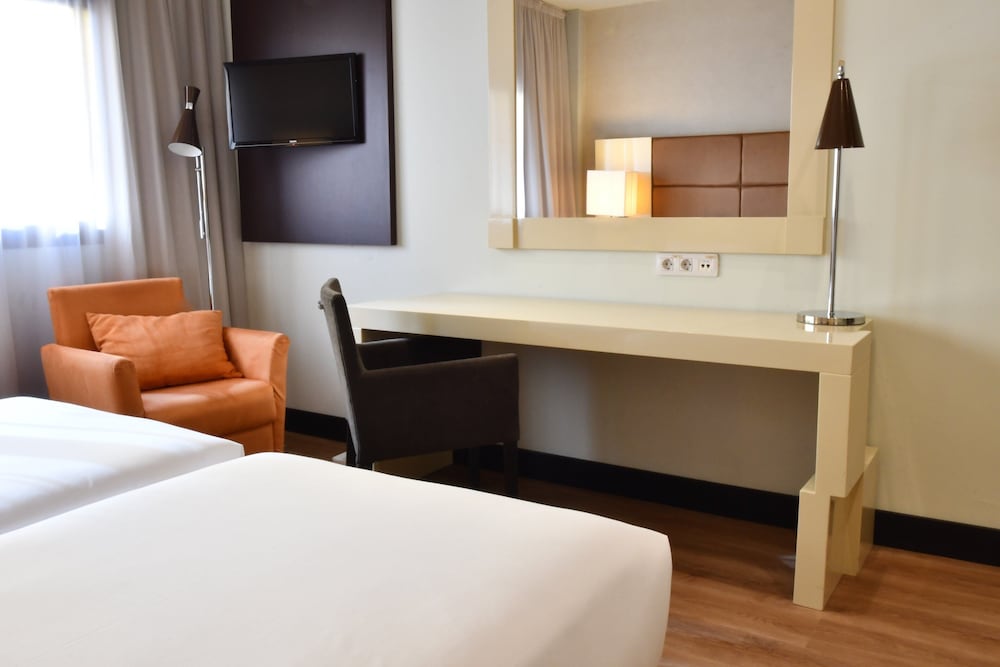 Фото Holiday Inn Madrid - Las Tablas, an Ihg Hotel