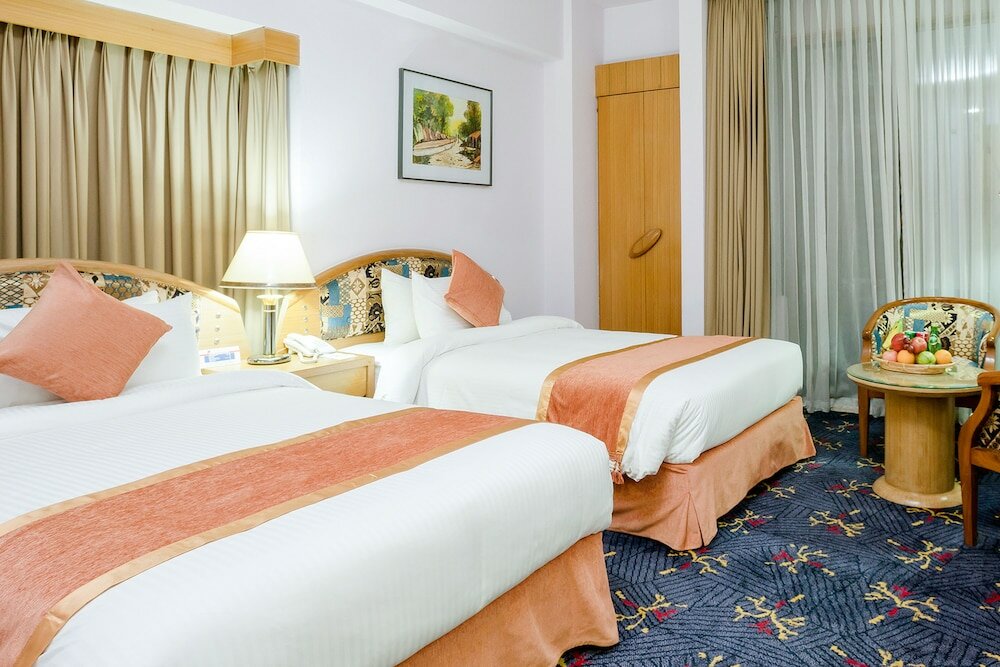 Фото Lake Castle