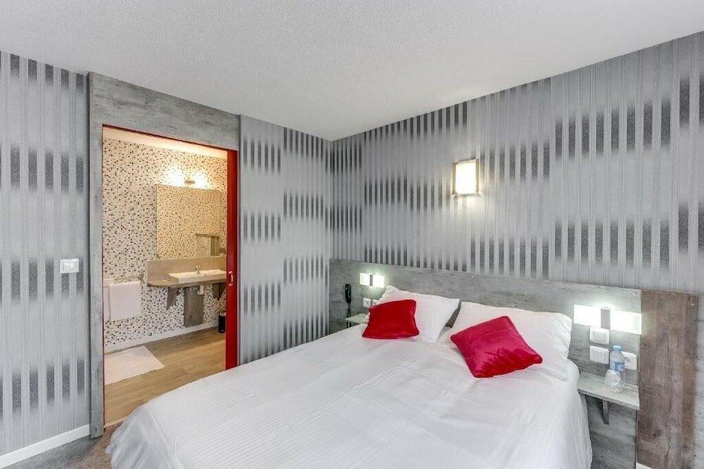 Фото The Originals Access, Hôtel Thouars