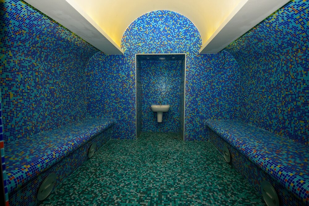 Фото The Grand Gloria Hotel