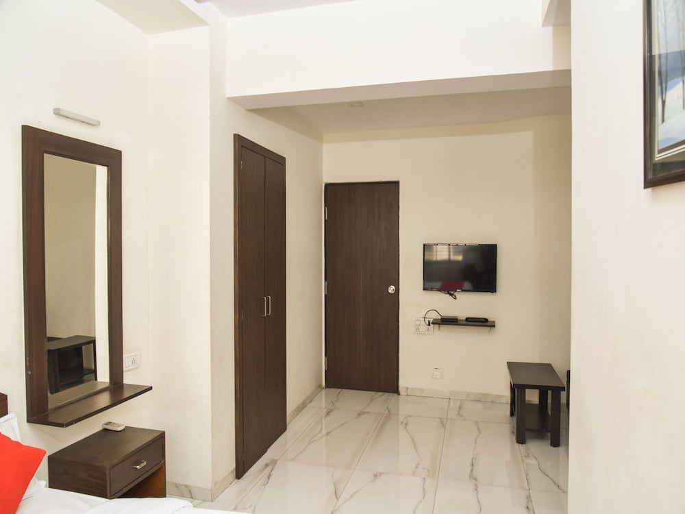 Фото Oyo 12854 Hotel Sahara Inn