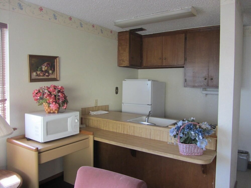 Фото Warrick Plaza Inn