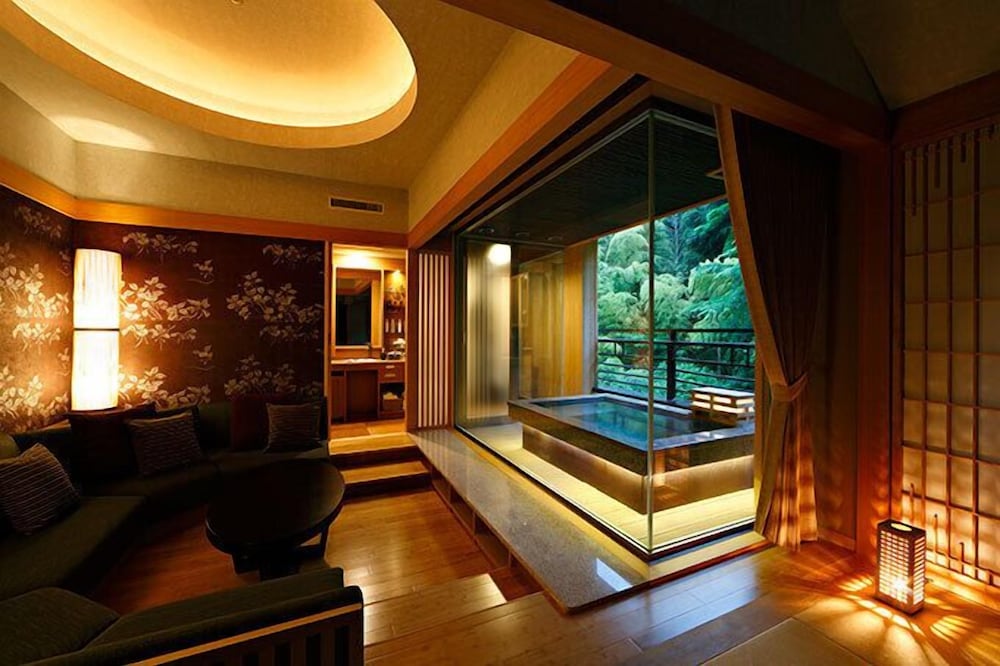 Фото Hakone Kamon