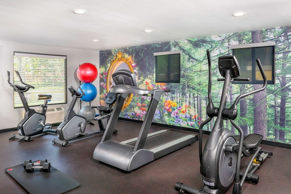 Фото Best Western Plus Raffles Inn & Suites