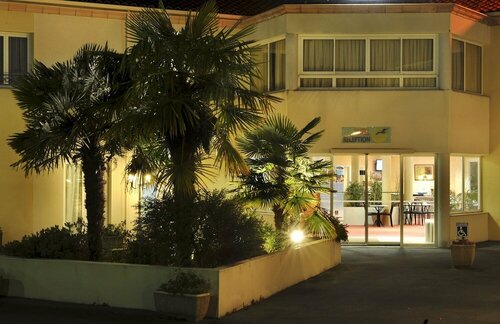 Гостиница Comfort Hotel Saintes в Сенте