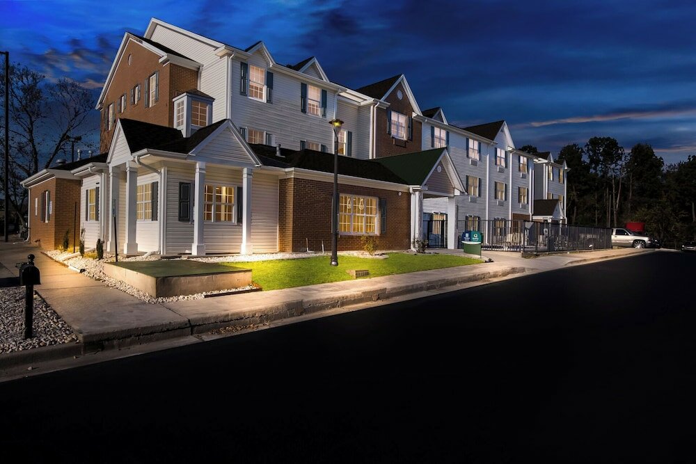 Фото HomeTowne Studios & Suites by Red Roof Columbia