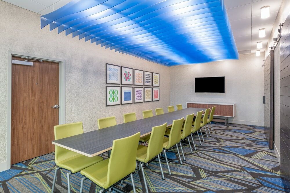 Фото Holiday Inn Express & Suites Phoenix - Airport North, an Ihg Hotel