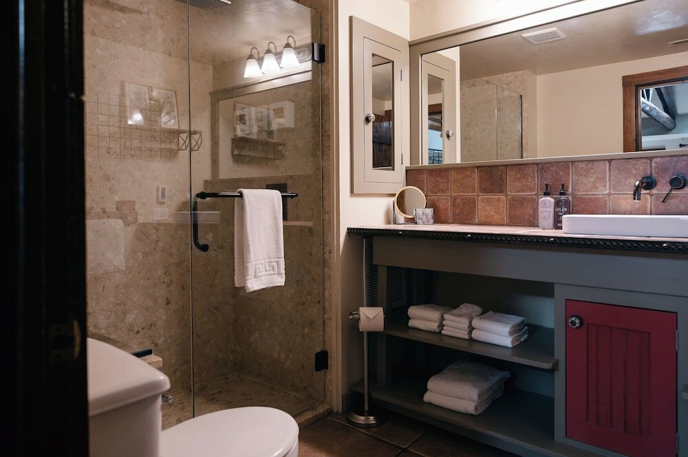 Фото Highland Haven Creekside Inn