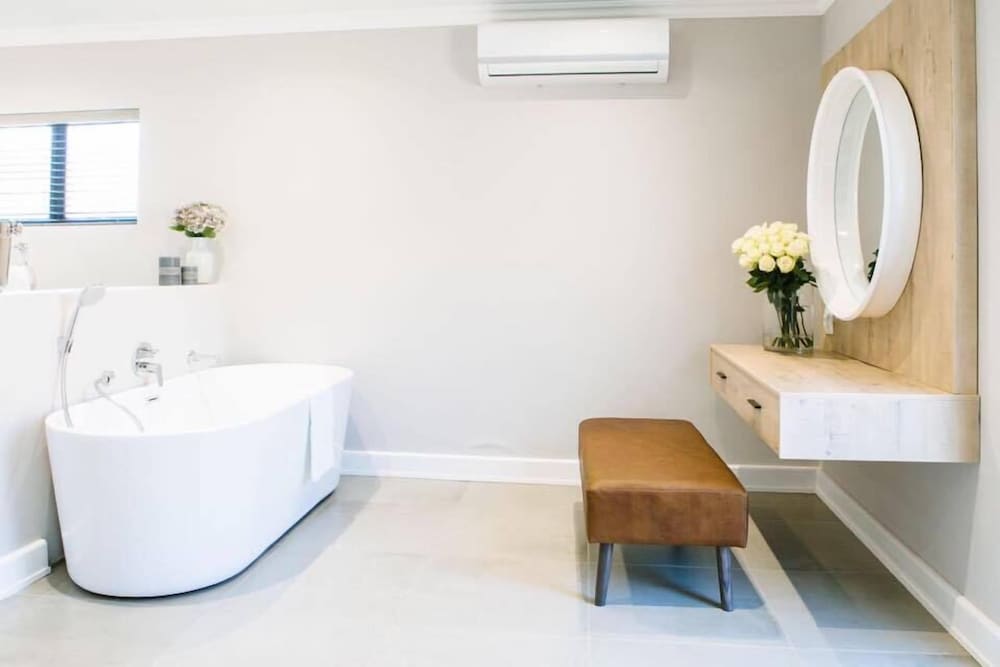 Фото 30 on Whites Guesthouse