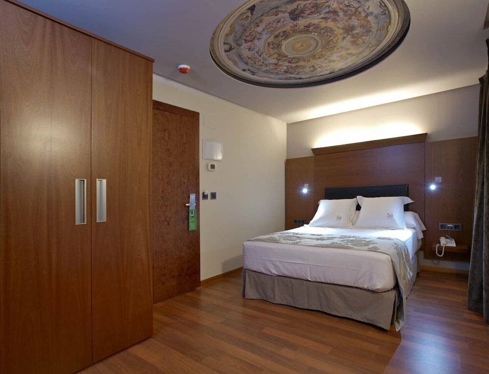 Фото Hotel Sancho Abarca