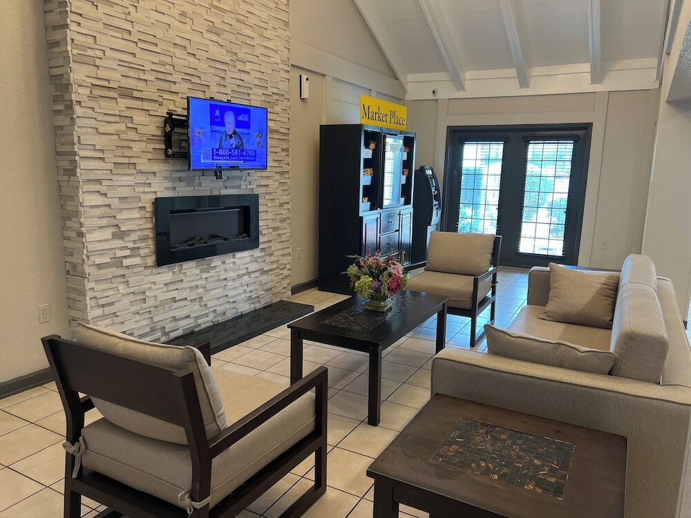 Фото Days Inn by Wyndham College Park Airport Best Road