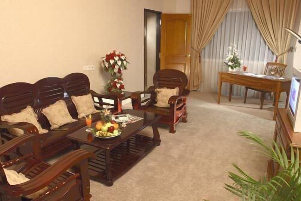 Фото Hotel Grand Tiga Mustika