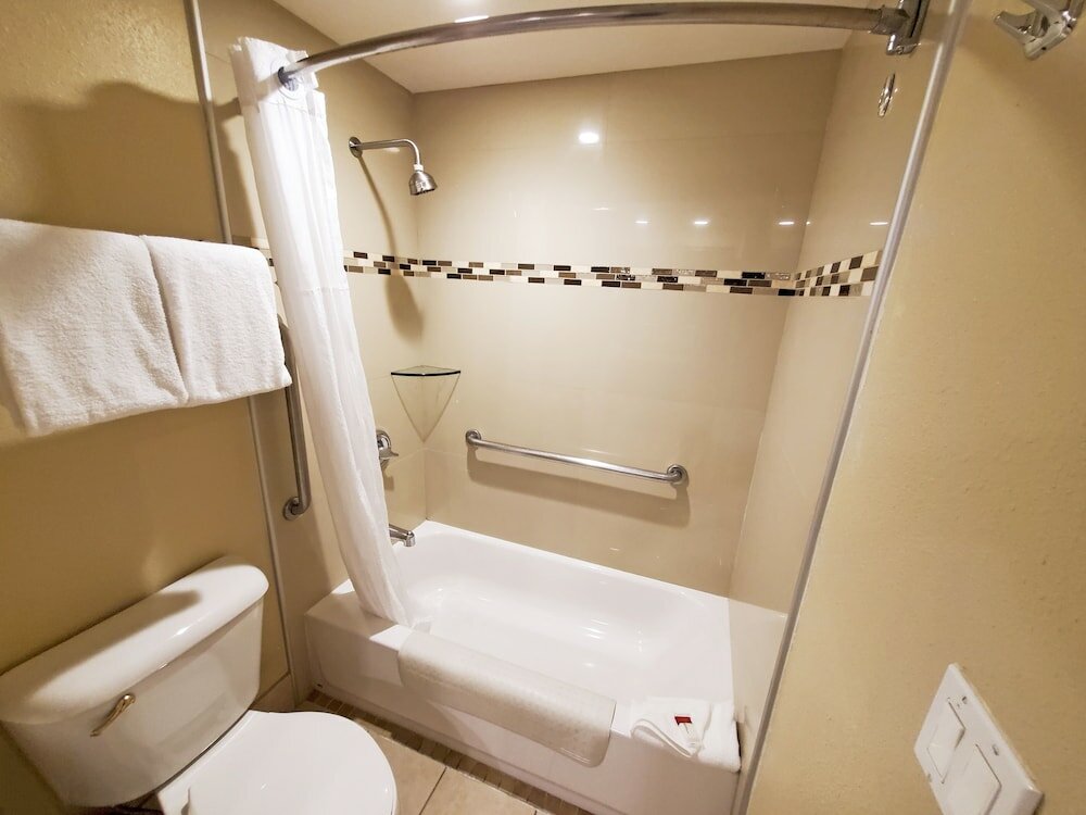 Фото Howard Johnson by Wyndham Pasadena