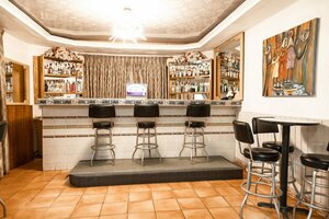 Гостиница Hill View Hotel West Airport