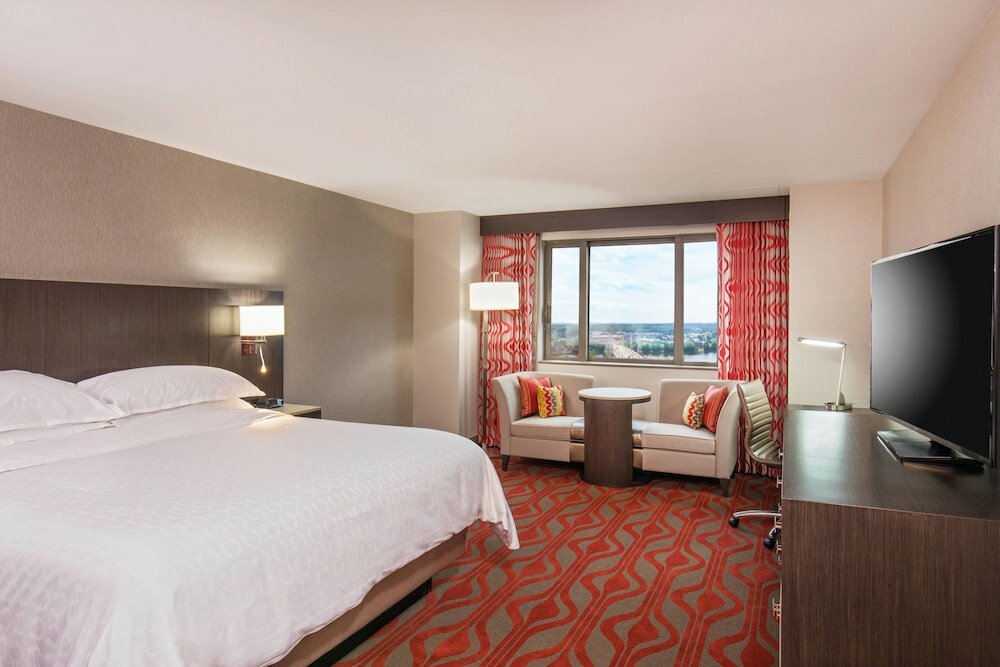 Фото Sheraton Springfield Monarch Place Hotel