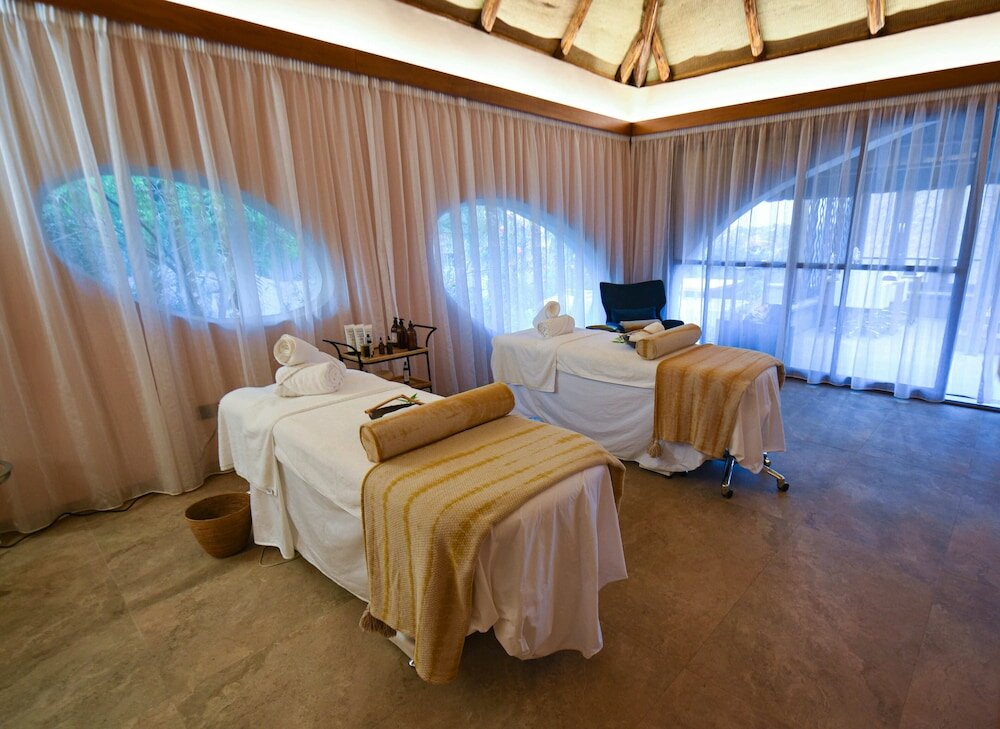 Фото Le Petit Village Hotel