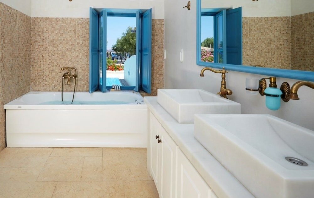 Фото Black Rose Suites