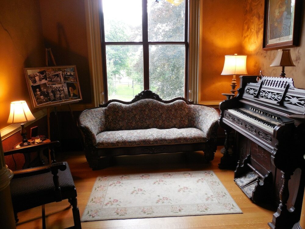 Фото The Proctor Mansion Inn