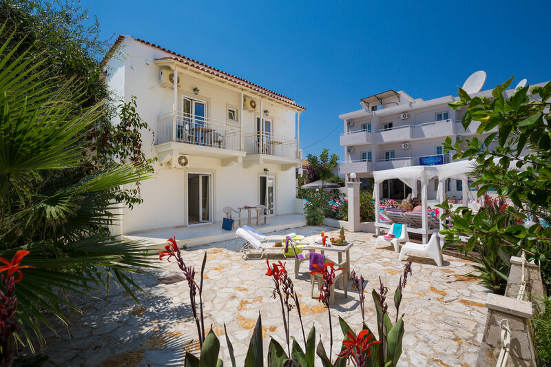 Гостиница Paralia Studios