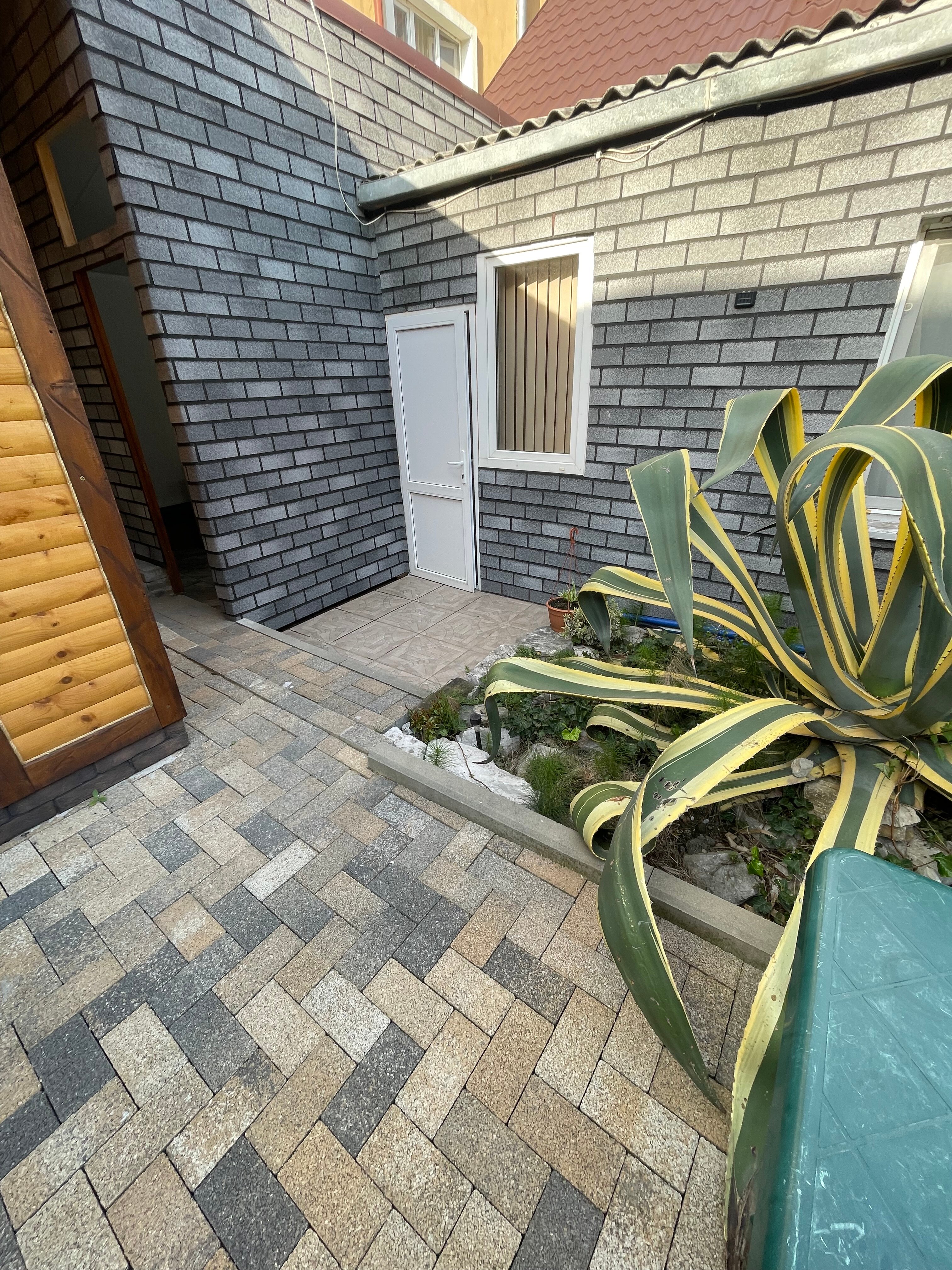 Фото Солнечный дворик