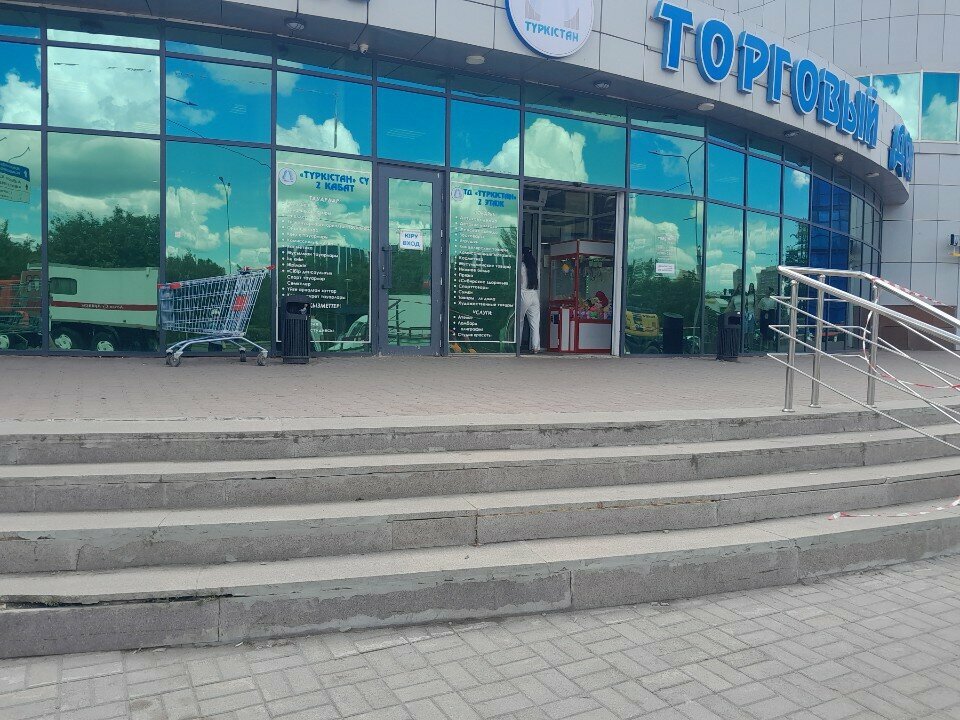 Distributors of cosmetics and household chemicals Avon, Astana, photo