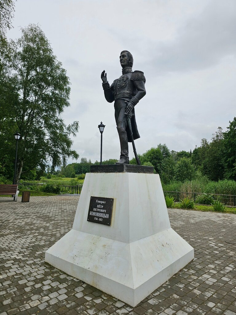 Памятник, мемориал Генерал-лейтенант, участник Отечественной войны 1812 года - П. П. Коновницын, Гдов, фото