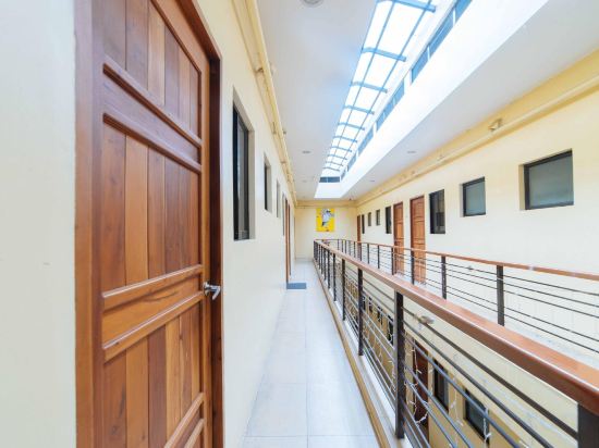 Фото RedDoorz near New Government Center