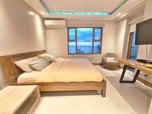 Гостиница Manilabayviewrental Luxury 1-5 Br Condos w/Balcony Bayview Pool Netflix