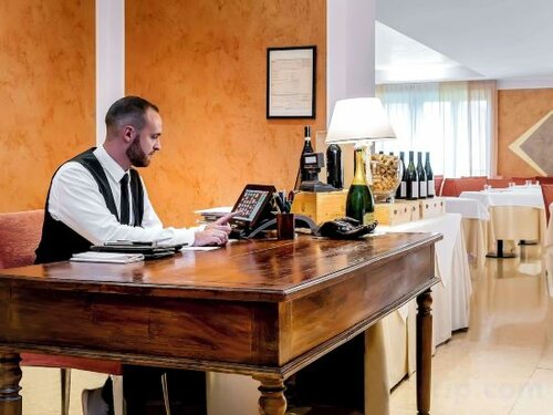 Гостиница Best Western Hotel Cavalieri Della Corona в Галларате