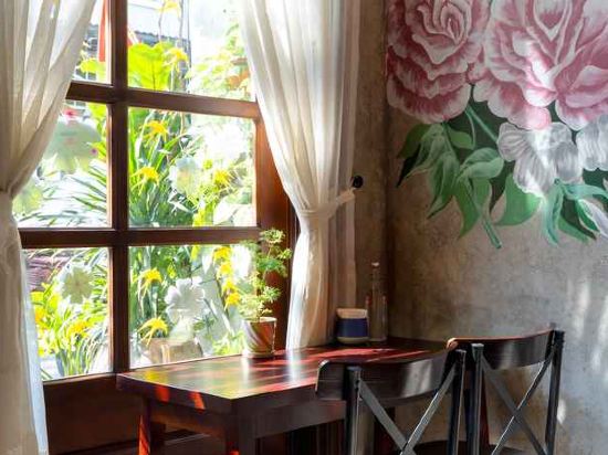 Фото Flower Beachstay & Coffee