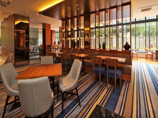 Фото Swiss-Belhotel Pondok Indah