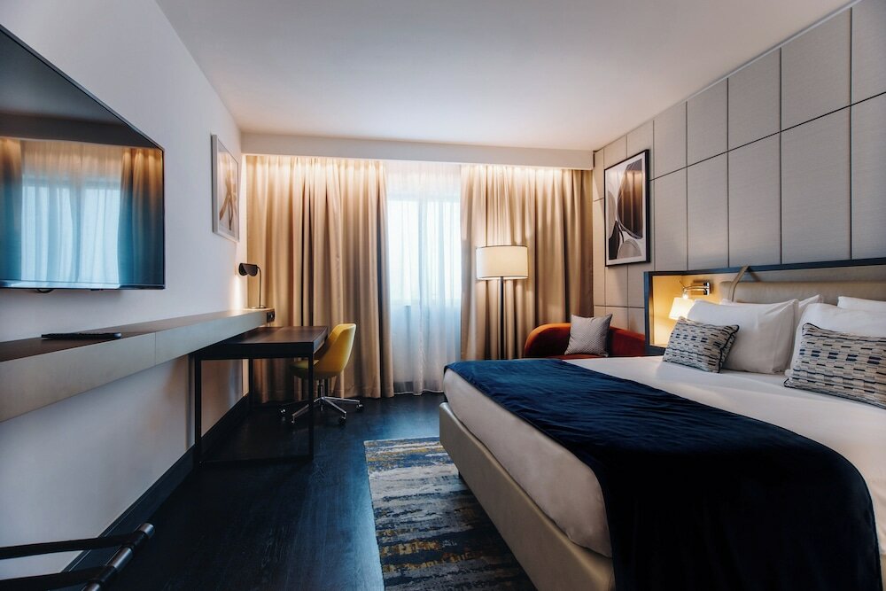 Фото Краун Плаза Белград