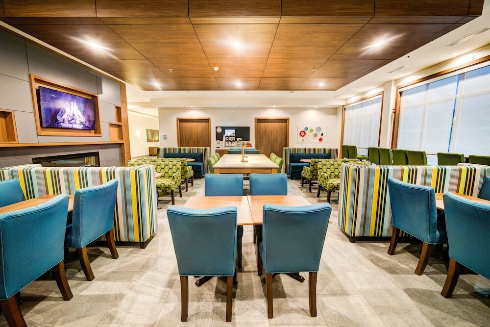 Фото Holiday Inn Express & Suites West Edmonton - Mall Area, an Ihg Hotel