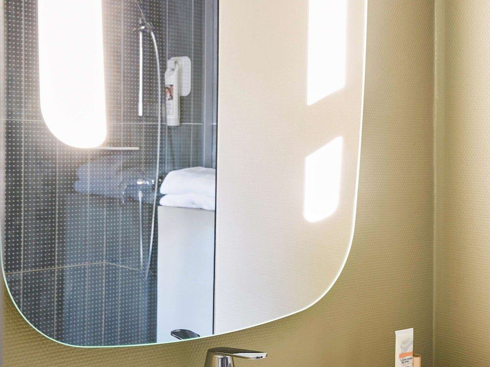 Фото ibis Paris Canal Saint-Martin Hotel