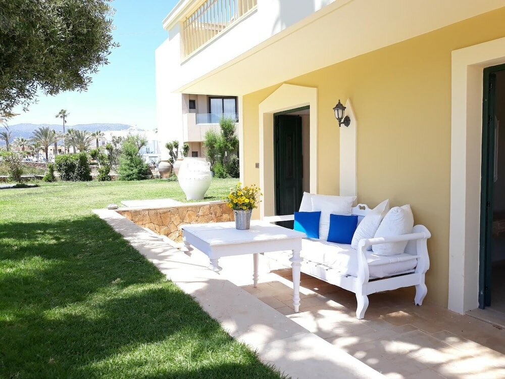 Фото Parthenis Beach Suites by the Sea