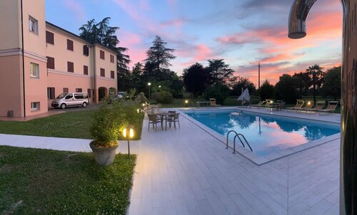 Внешний вид отеля Mini Hotel Le Ville в Модене, фото 1